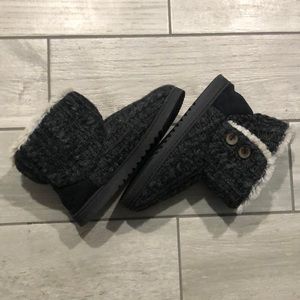 Dearfoam soft, comfy, warm, gently used boots.